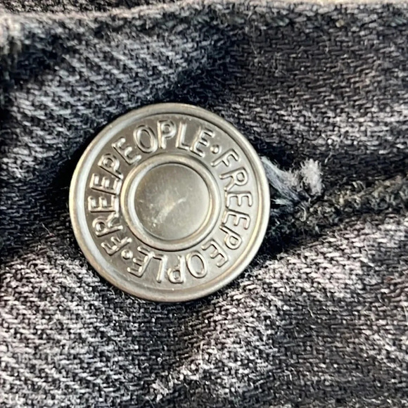 Free People Cut Off Frayed Cuffed Hem Mid Rise Denim Shorts Grommet Waist Sz 26 - Picture 7 of 12